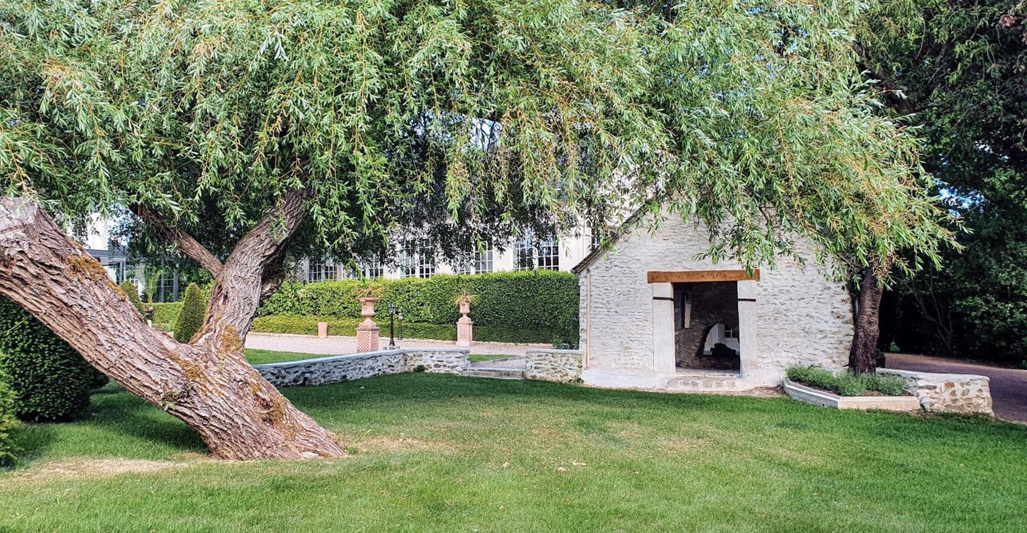 Domaine Des Clos Vallees Longnes Exterior photo
